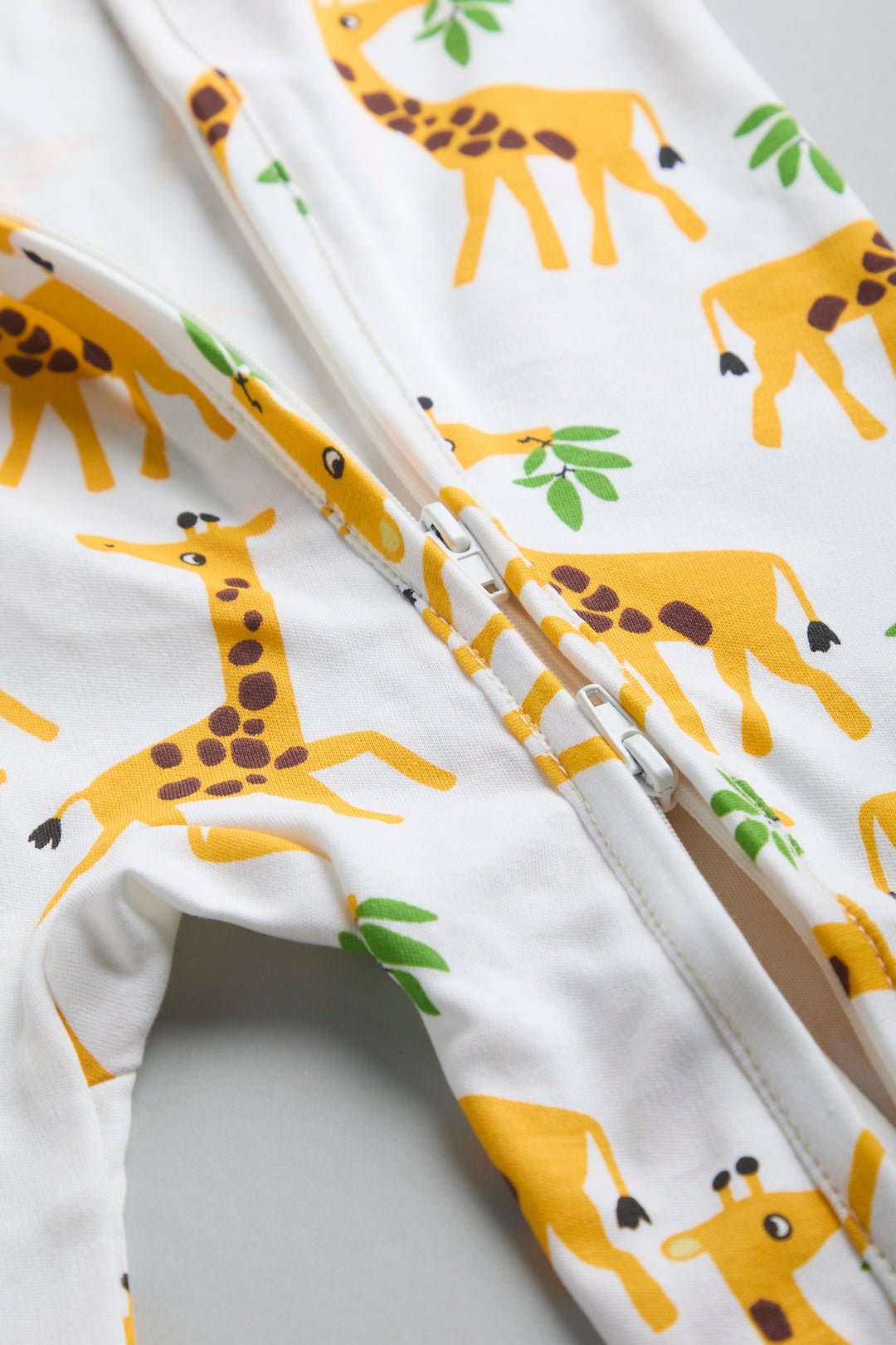 GOTS Certified Organic Cotton Sleepwear for Babies | Giraffe Print